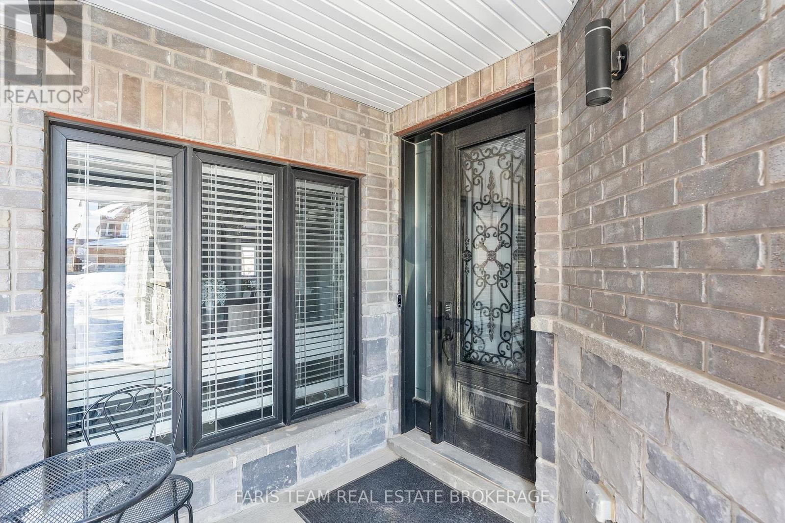 1816 Lamstone Street, Innisfil, Ontario  L9S 5A1 - Photo 4 - N12844376