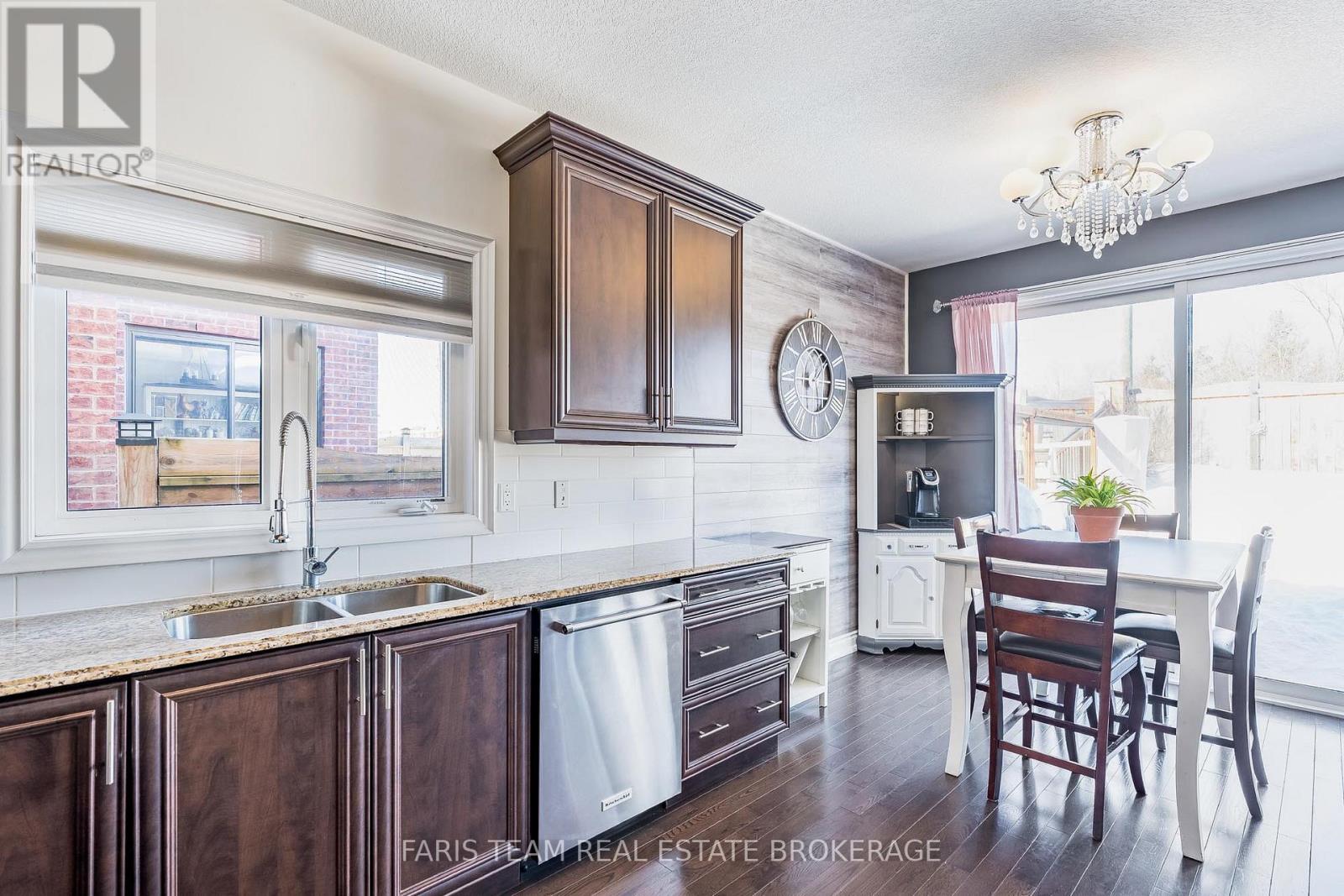 1816 Lamstone Street, Innisfil, Ontario  L9S 5A1 - Photo 8 - N12844376