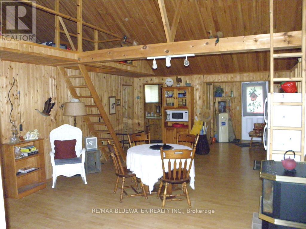 9889 Lake Road, Lambton Shores, Ontario  N0N 1J1 - Photo 12 - X12851046