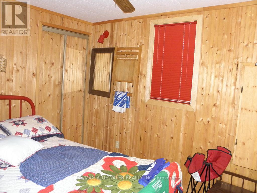 9889 Lake Road, Lambton Shores, Ontario  N0N 1J1 - Photo 19 - X12851046