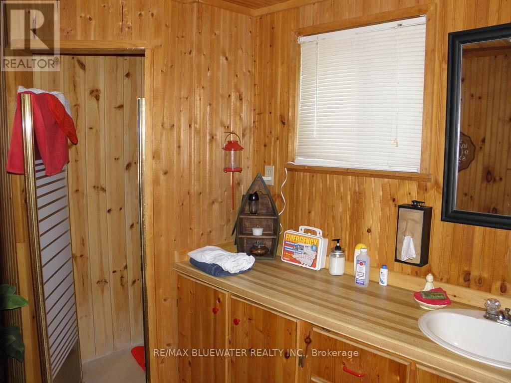 9889 Lake Road, Lambton Shores, Ontario  N0N 1J1 - Photo 21 - X12851046