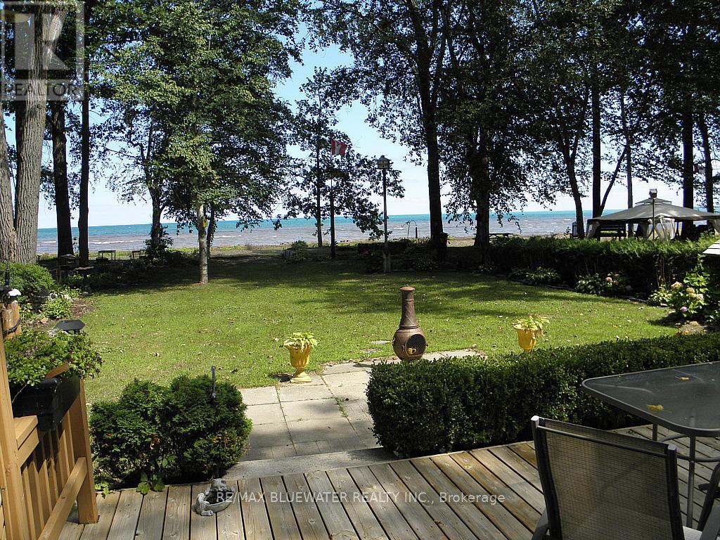 9889 Lake Road, Lambton Shores, Ontario  N0N 1J1 - Photo 22 - X12851046