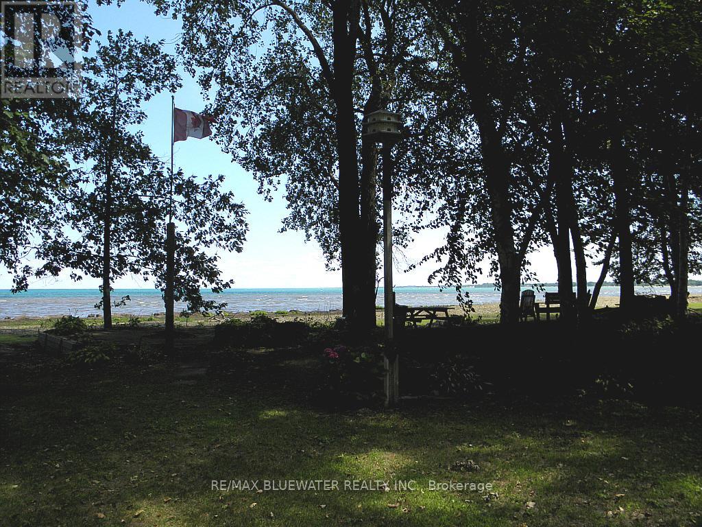 9889 Lake Road, Lambton Shores, Ontario  N0N 1J1 - Photo 3 - X12851046