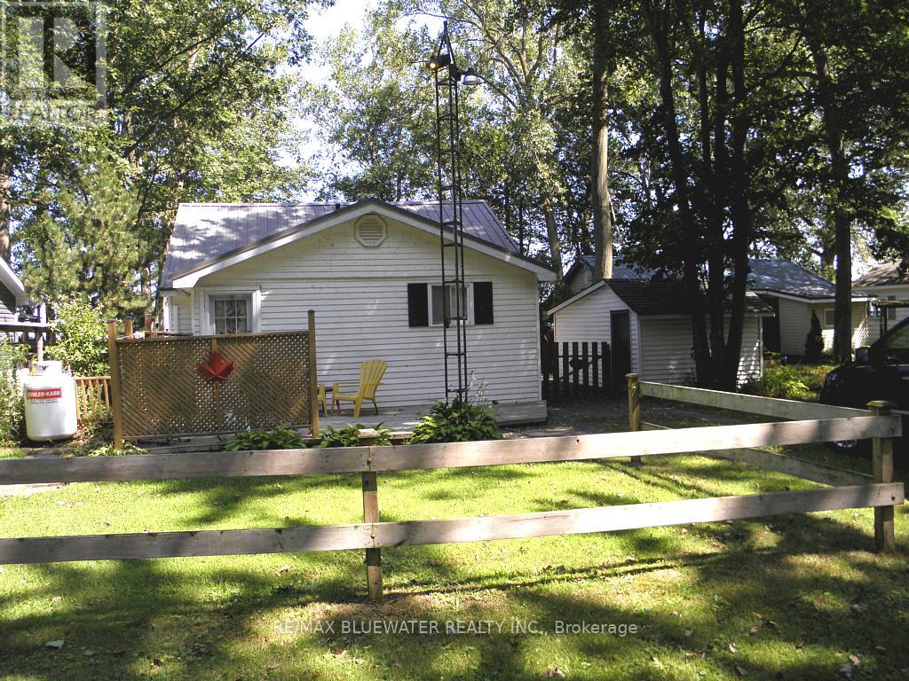 9889 Lake Road, Lambton Shores, Ontario  N0N 1J1 - Photo 5 - X12851046