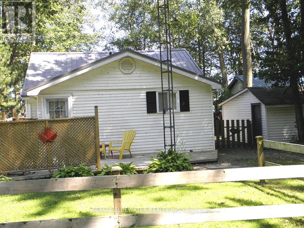 9889 Lake Road, Lambton Shores, Ontario  N0N 1J1 - Photo 6 - X12851046