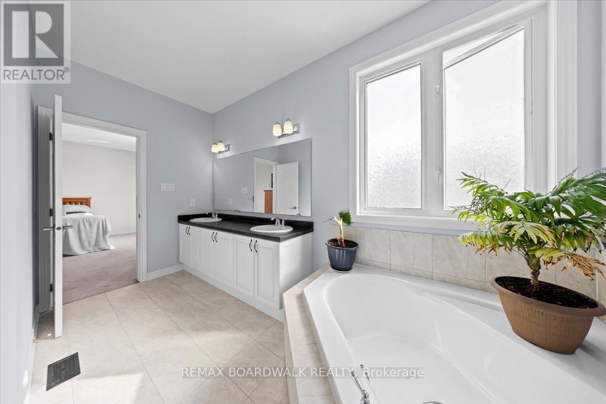 130 Pinelock Street, Ottawa, Ontario  K2M 0L5 - Photo 32 - X12851000