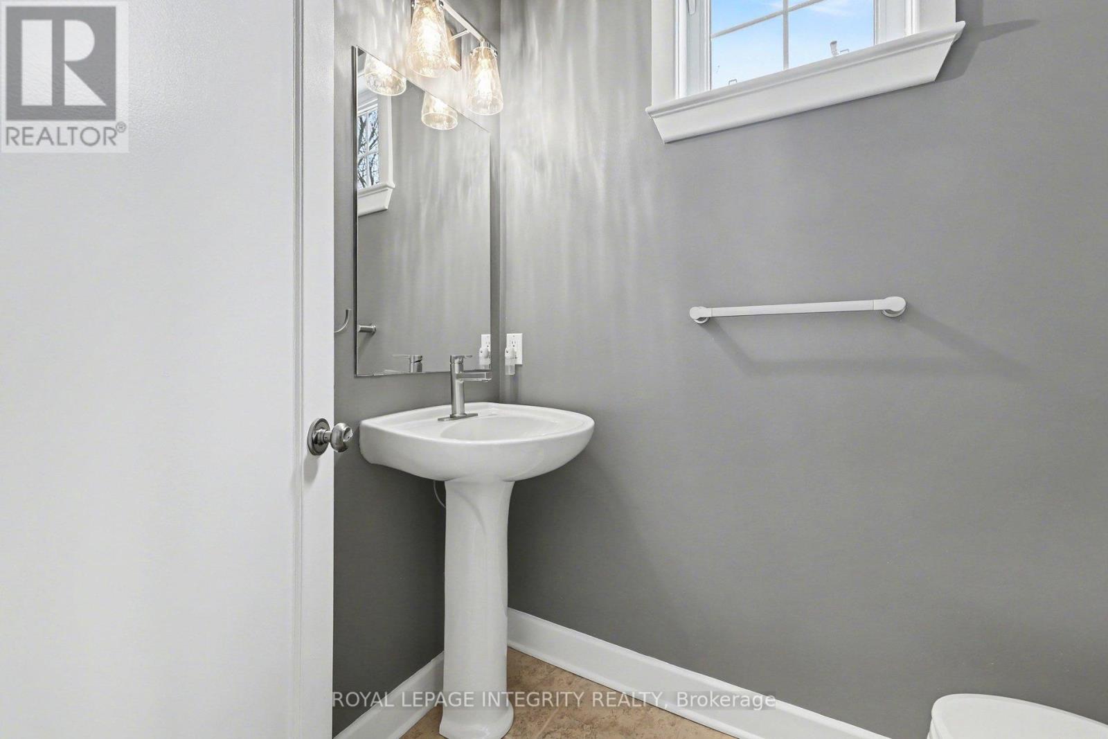 15 Marsh Sparrow Private, Ottawa, Ontario  K2K 3P1 - Photo 22 - X12851006