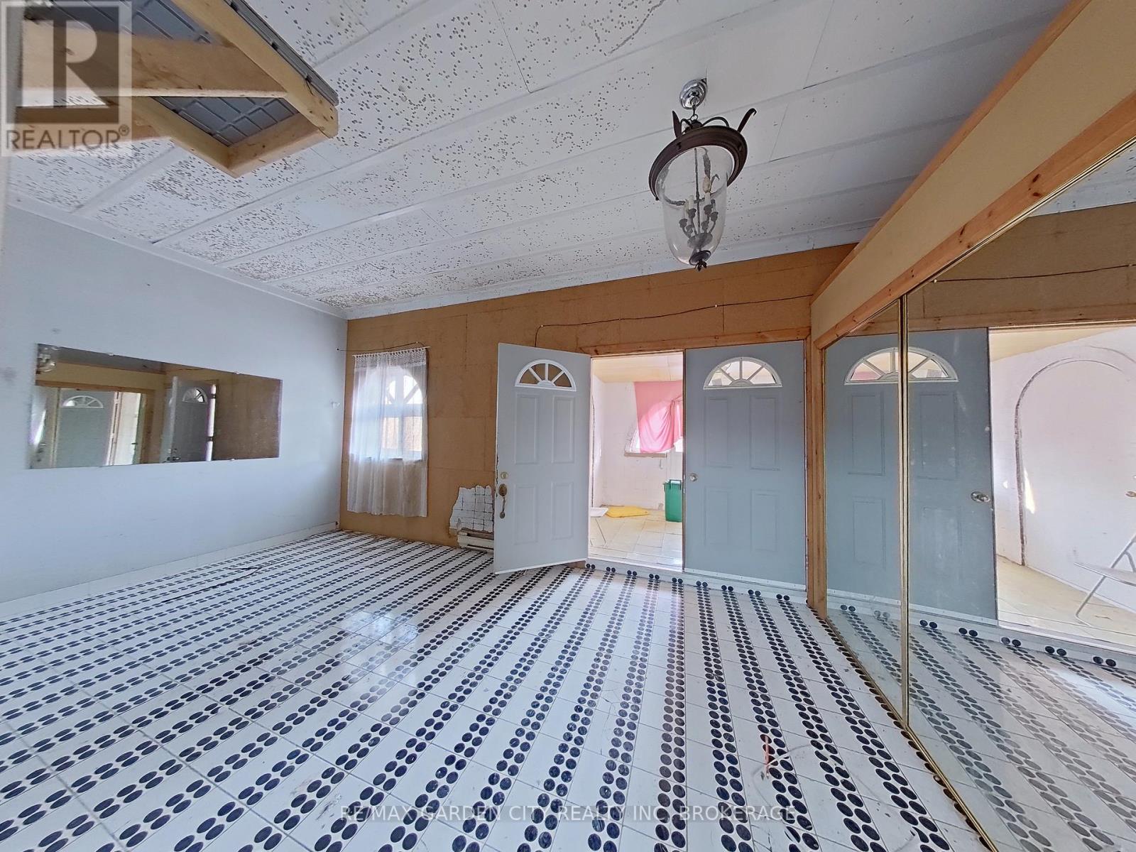 1894 Townline Road, Fort Erie, Ontario  L0S 1S0 - Photo 13 - X12851064