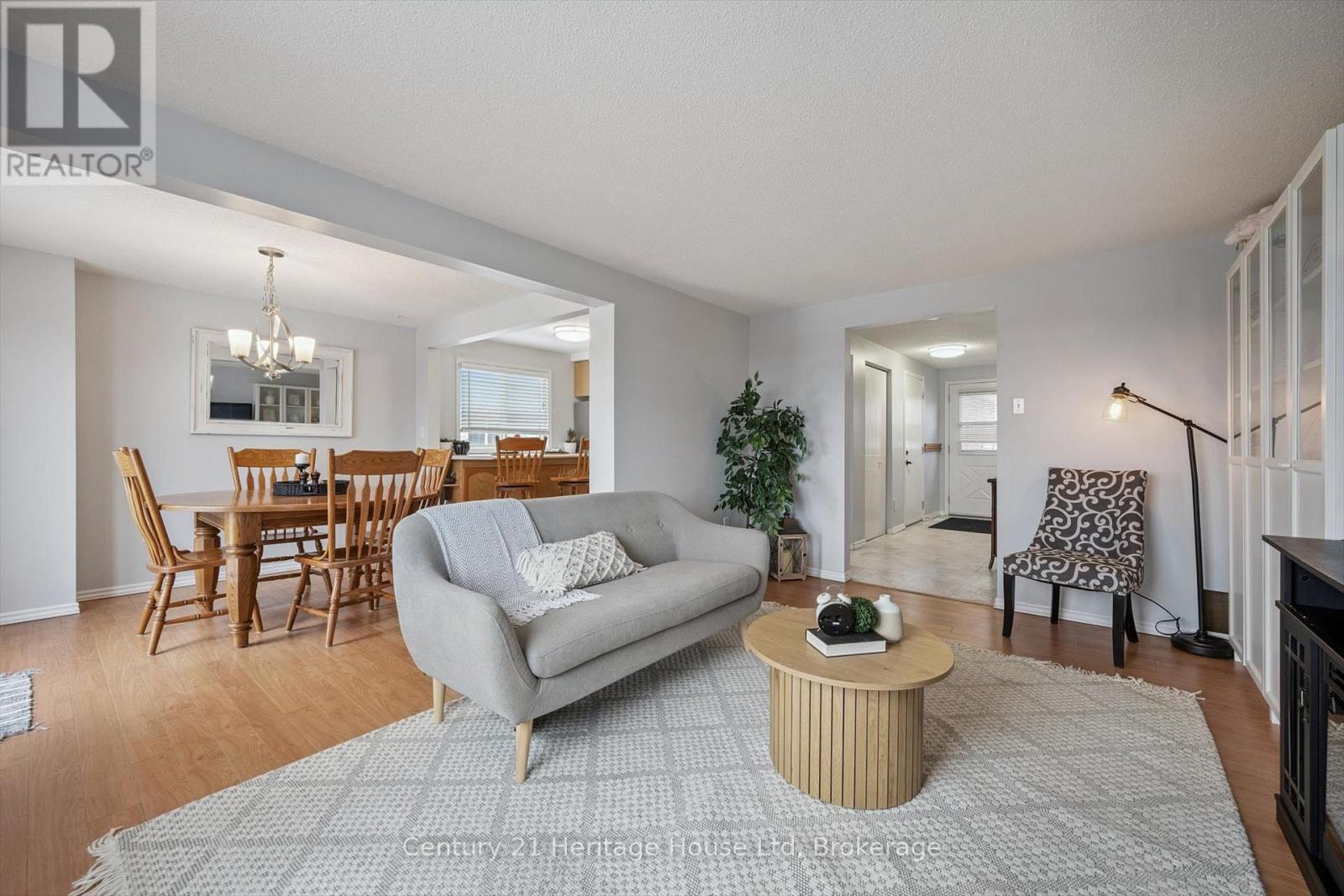 425 Misty Crescent, Kitchener, Ontario  N2B 3V7 - Photo 3 - X12808272