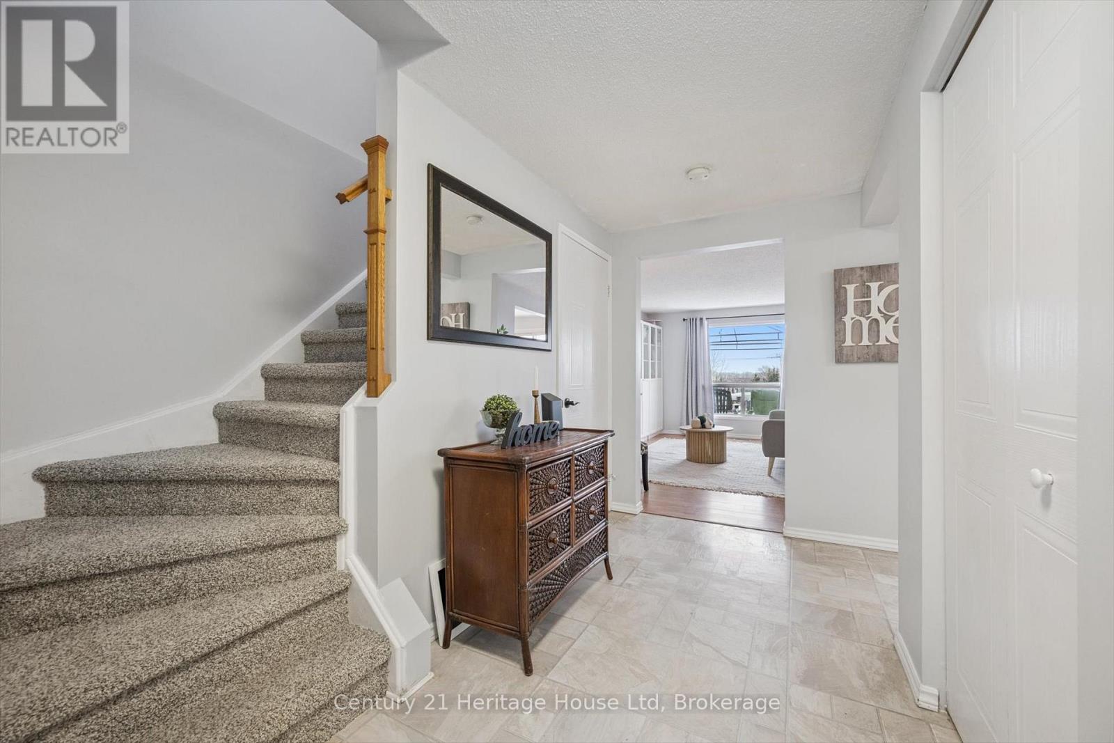 425 Misty Crescent, Kitchener, Ontario  N2B 3V7 - Photo 5 - X12808272