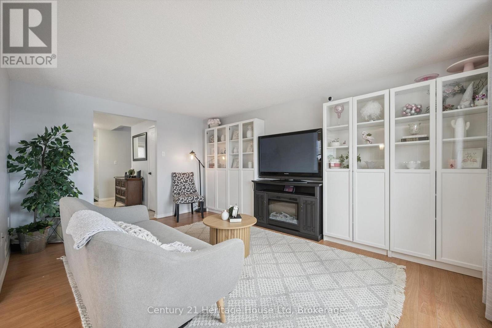 425 Misty Crescent, Kitchener, Ontario  N2B 3V7 - Photo 8 - X12808272