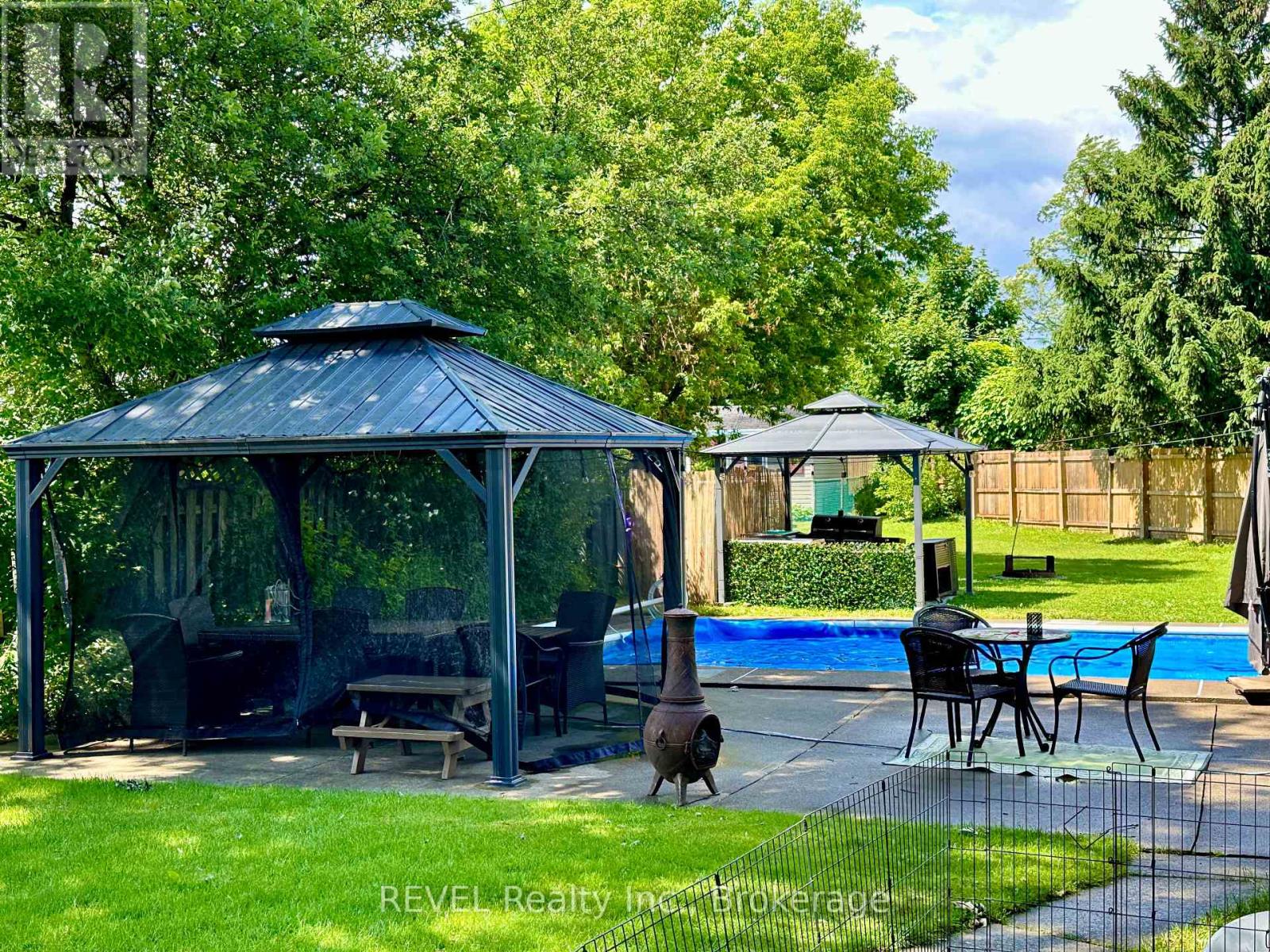 10 Laughlin Place, Welland (Prince Charles), Ontario  L3C 4E2 - Photo 3 - X12764832