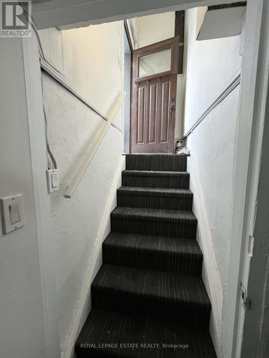 Bsmt Apt - 225 Indian Road, Toronto, Ontario  M6R 2W8 - Photo 13 - W12731500