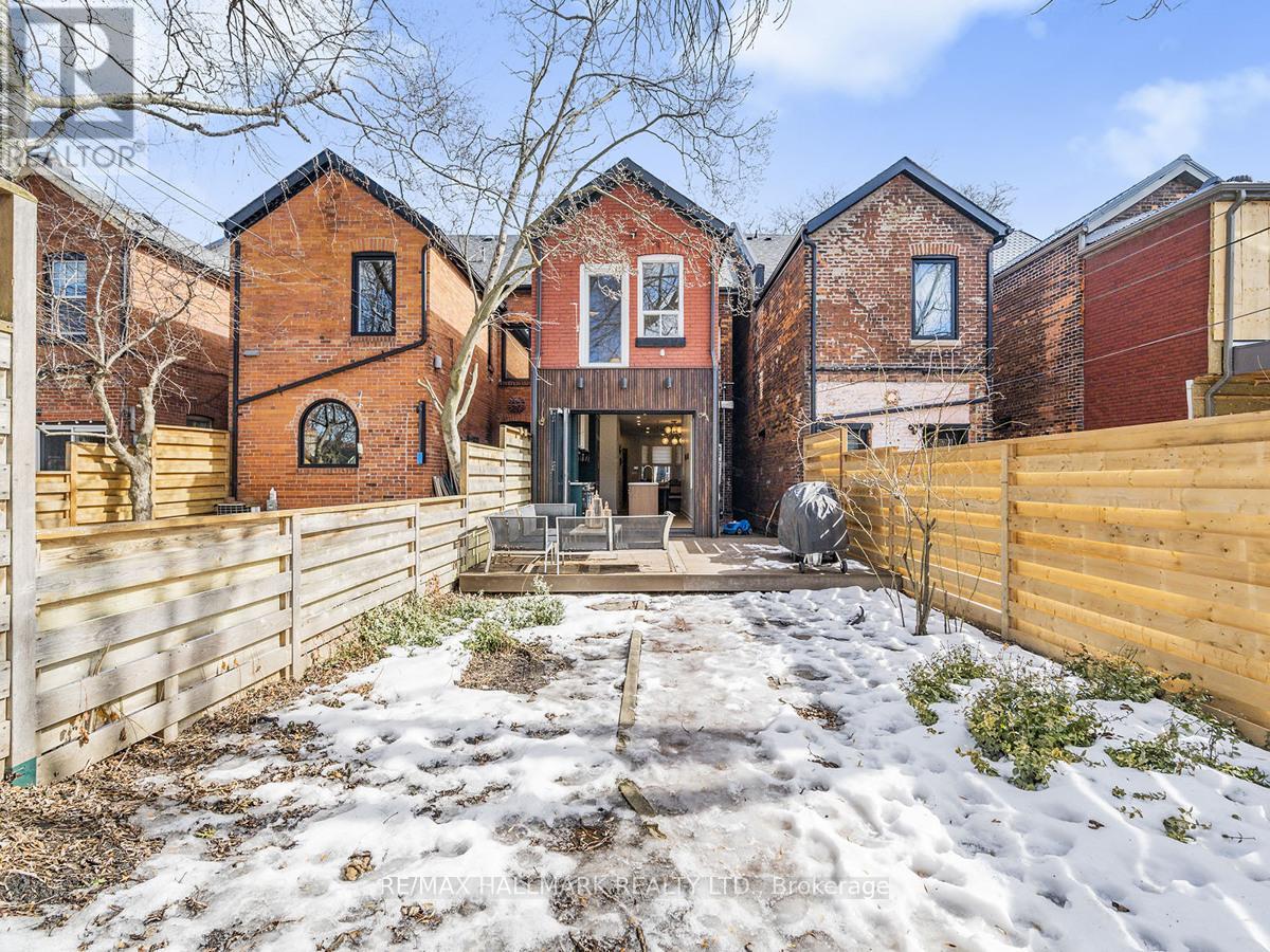 40 Fuller Avenue, Toronto, Ontario  M6R 2C3 - Photo 33 - W12837370