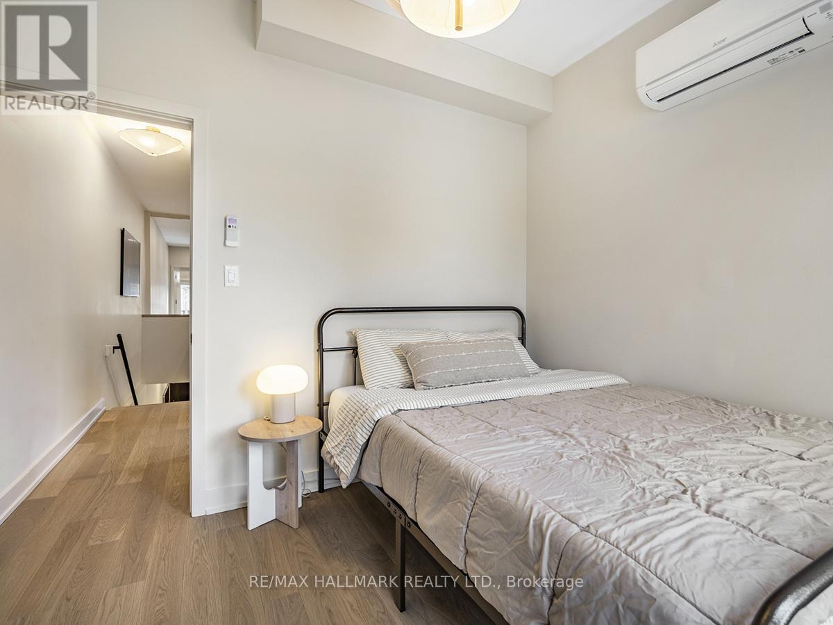 40 Fuller Avenue, Toronto, Ontario  M6R 2C3 - Photo 24 - W12837370