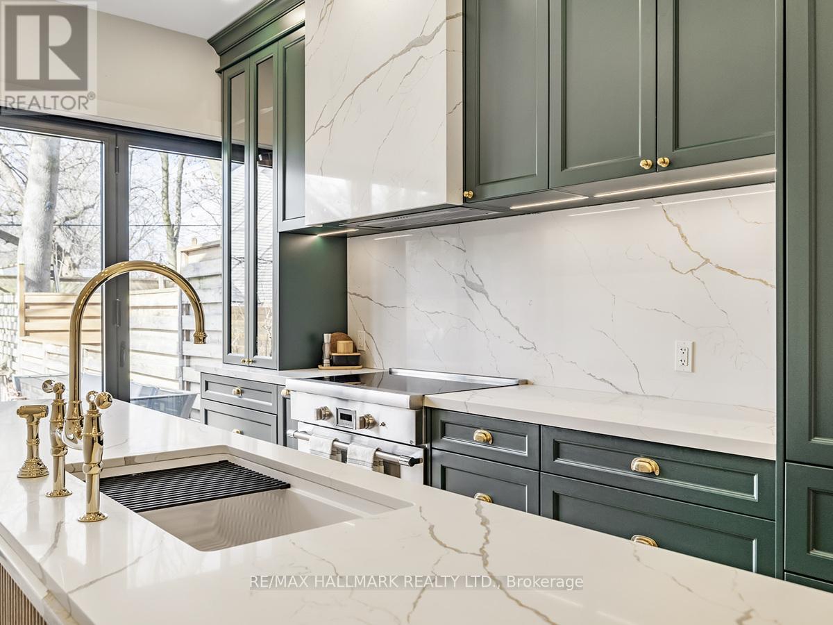 40 Fuller Avenue, Toronto, Ontario  M6R 2C3 - Photo 8 - W12837370