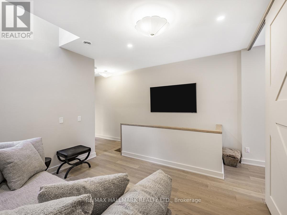 40 Fuller Avenue, Toronto, Ontario  M6R 2C3 - Photo 17 - W12837370