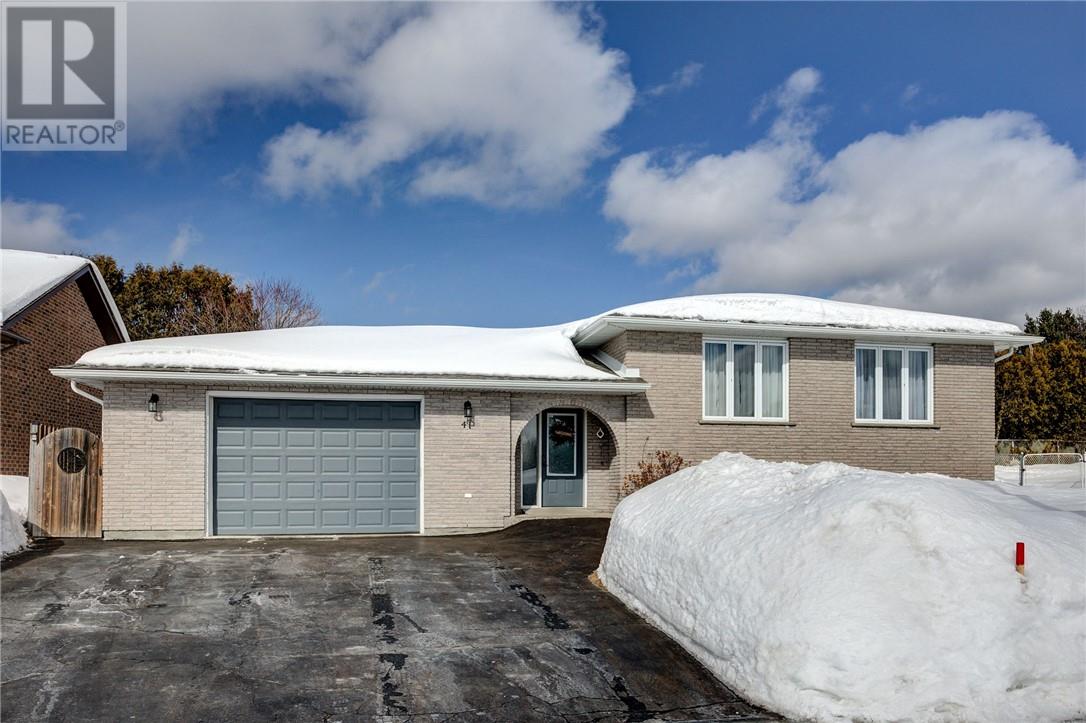 41 Oak Street, Capreol, Ontario  P0M 1H0 - Photo 1 - 2126670