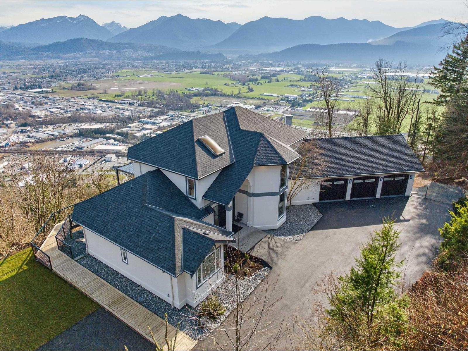 43619 Bracken Drive, Chilliwack Mountain, Chilliwack, British Columbia  V2R 4A4 - Photo 2 - R3096616