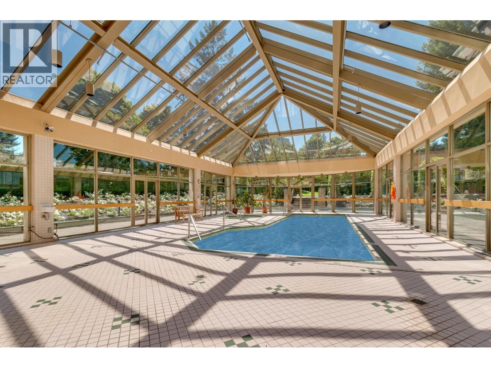 905 5885 Olive Avenue, Burnaby, British Columbia  V5H 4N8 - Photo 2 - R3095671