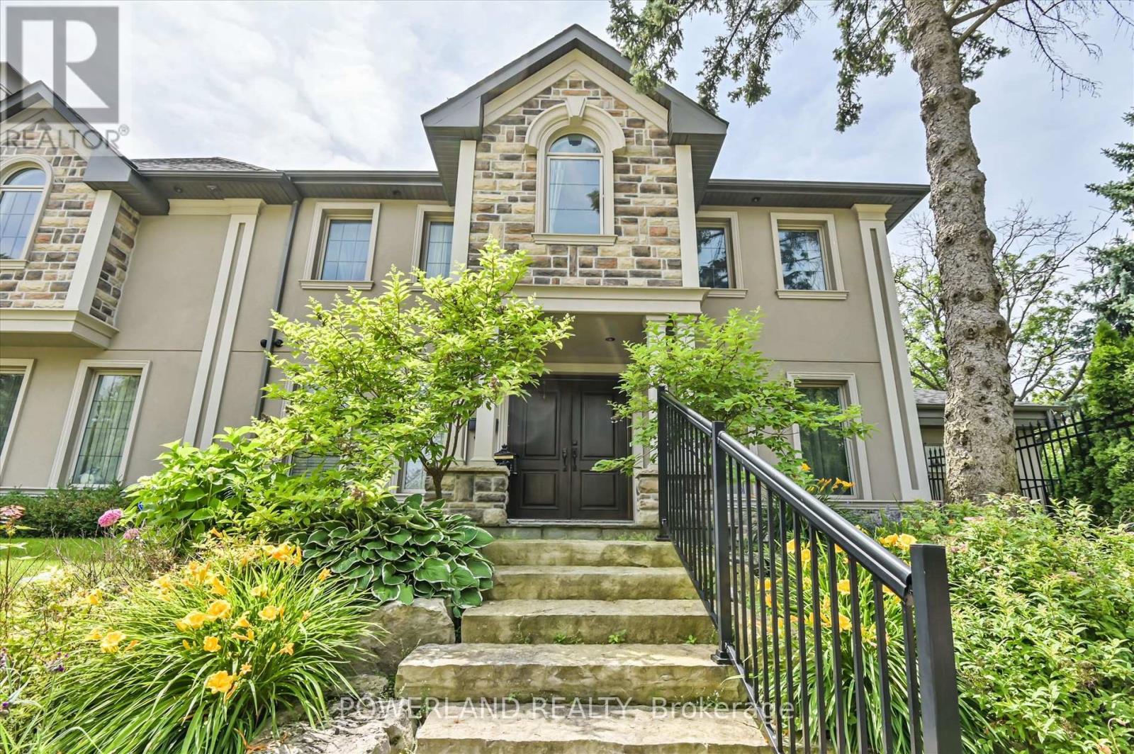 15 Ames Gate, Toronto, Ontario  M3B 3C3 - Photo 3 - C12850936