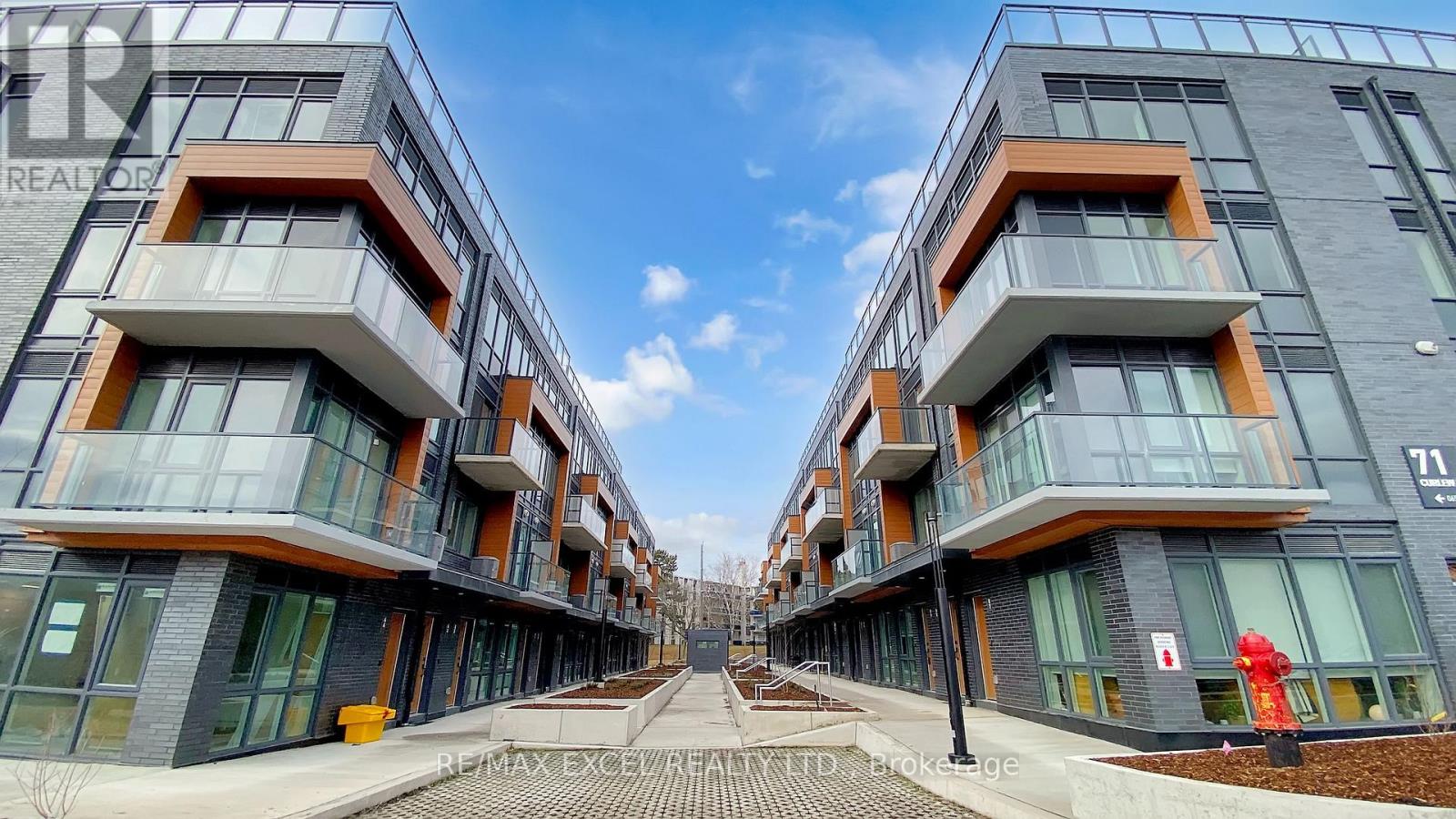 40 - 73 CURLEW DRIVE, Toronto, Ontario