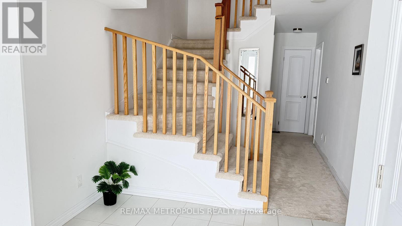 1106 Lockie Drive, Oshawa, Ontario  L1L 0R9 - Photo 3 - E12851038