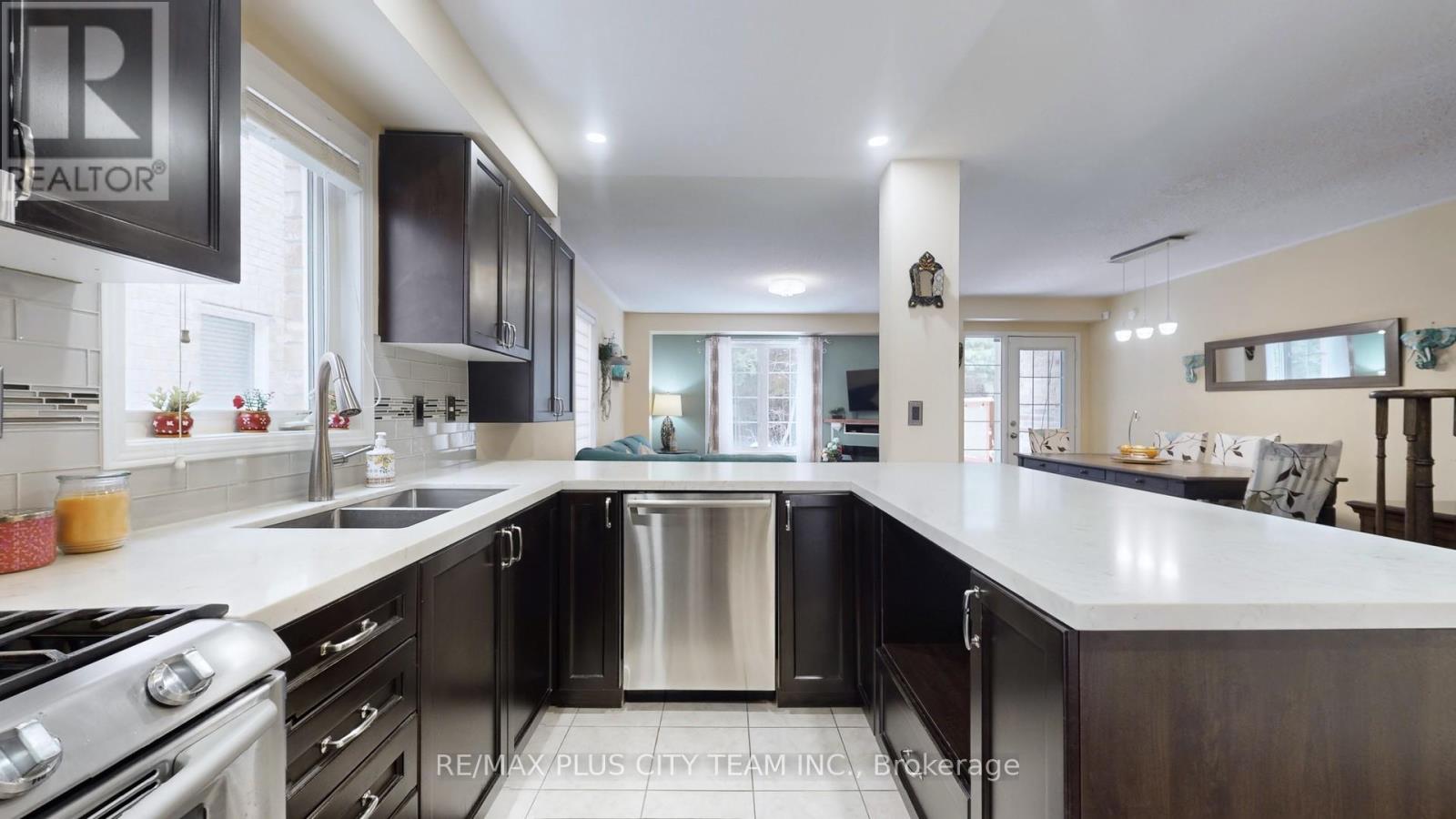 16 Edison Way, Whitby, Ontario  L1R 0M3 - Photo 13 - E12850824