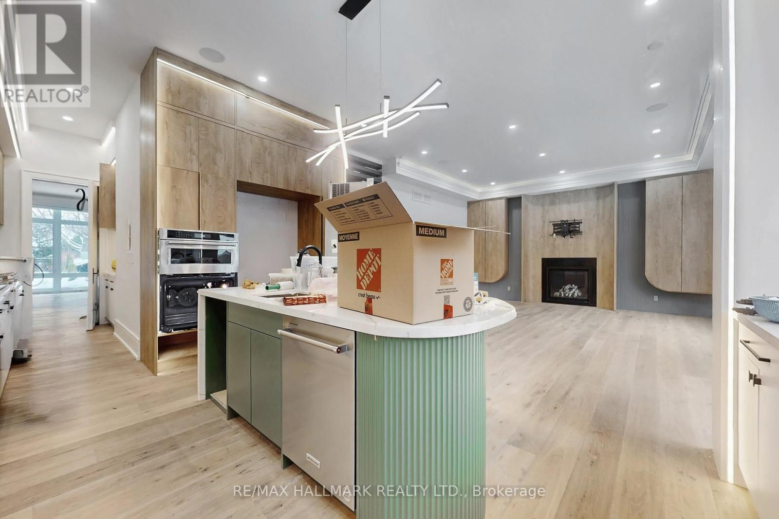 81 Child Drive, Aurora, Ontario  L4G 1Y8 - Photo 12 - N12696110