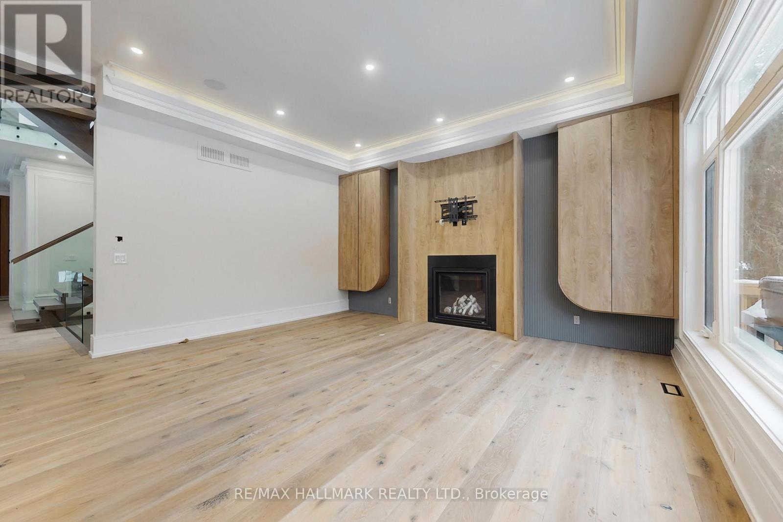 81 Child Drive, Aurora, Ontario  L4G 1Y8 - Photo 5 - N12696110