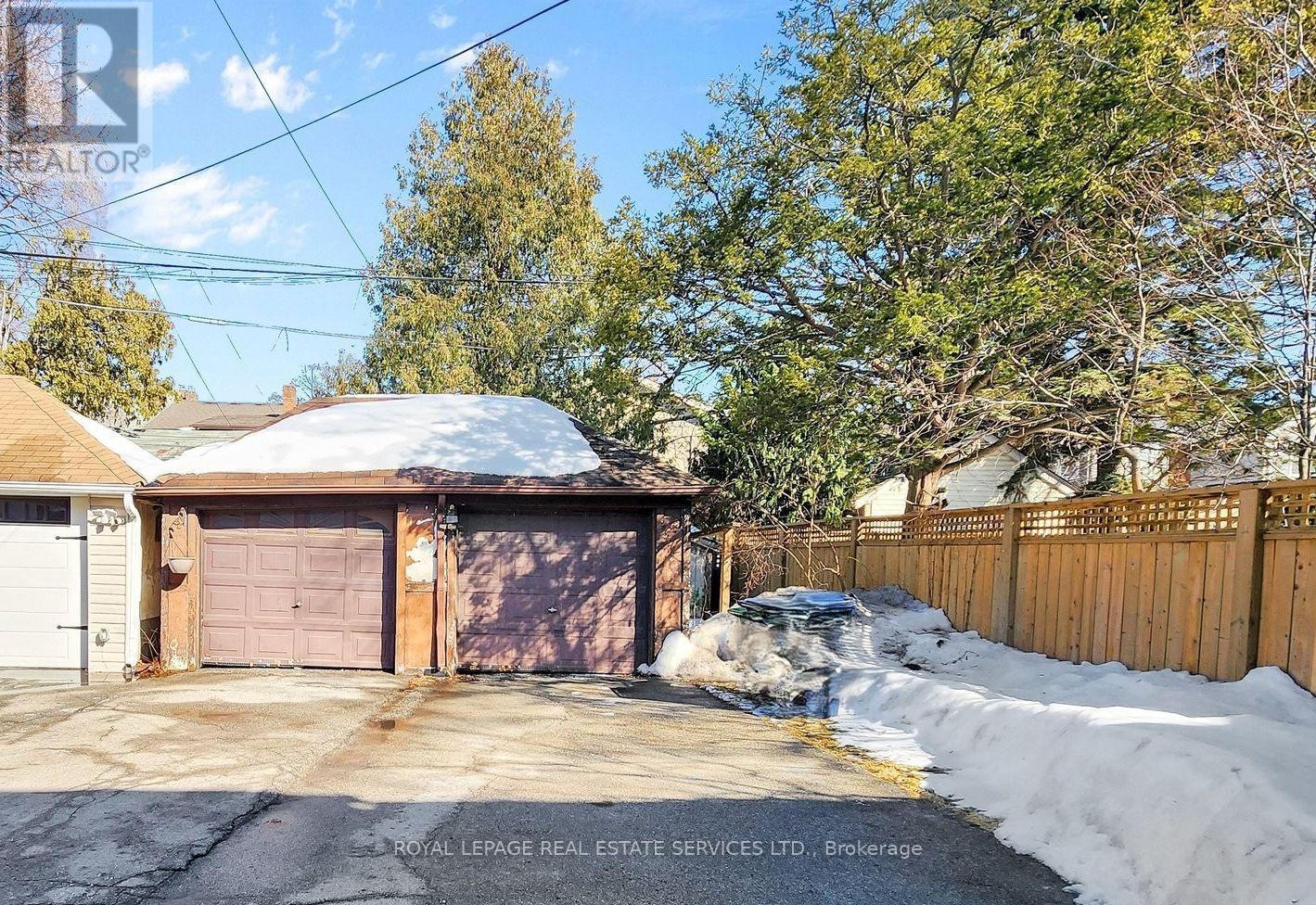 317 Runnymede Road, Toronto, Ontario  M6S 2Y5 - Photo 32 - W12850956