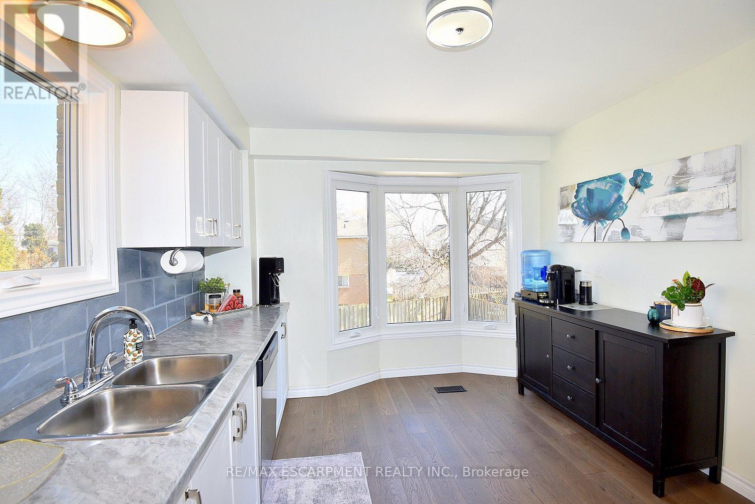 2414 Coventry Way, Burlington, Ontario  L7P 4M4 - Photo 17 - W12850962