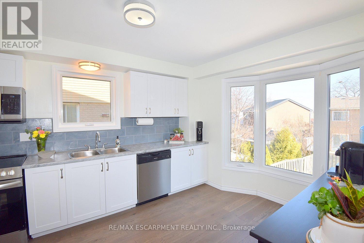 2414 Coventry Way, Burlington, Ontario  L7P 4M4 - Photo 20 - W12850962