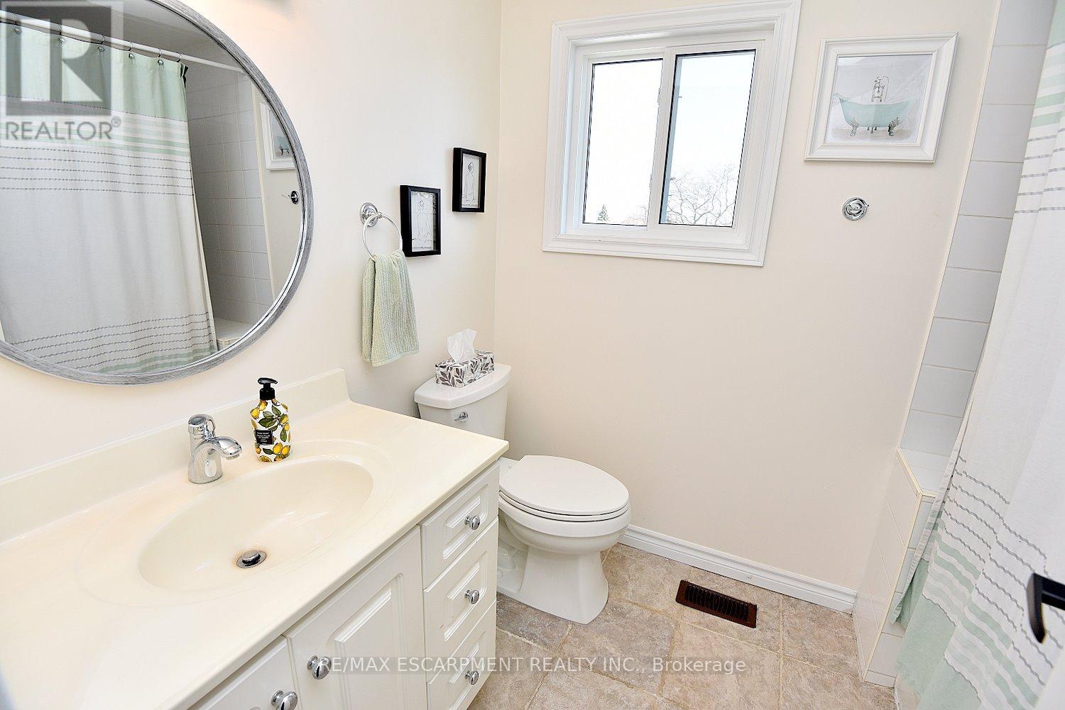 2414 Coventry Way, Burlington, Ontario  L7P 4M4 - Photo 33 - W12850962