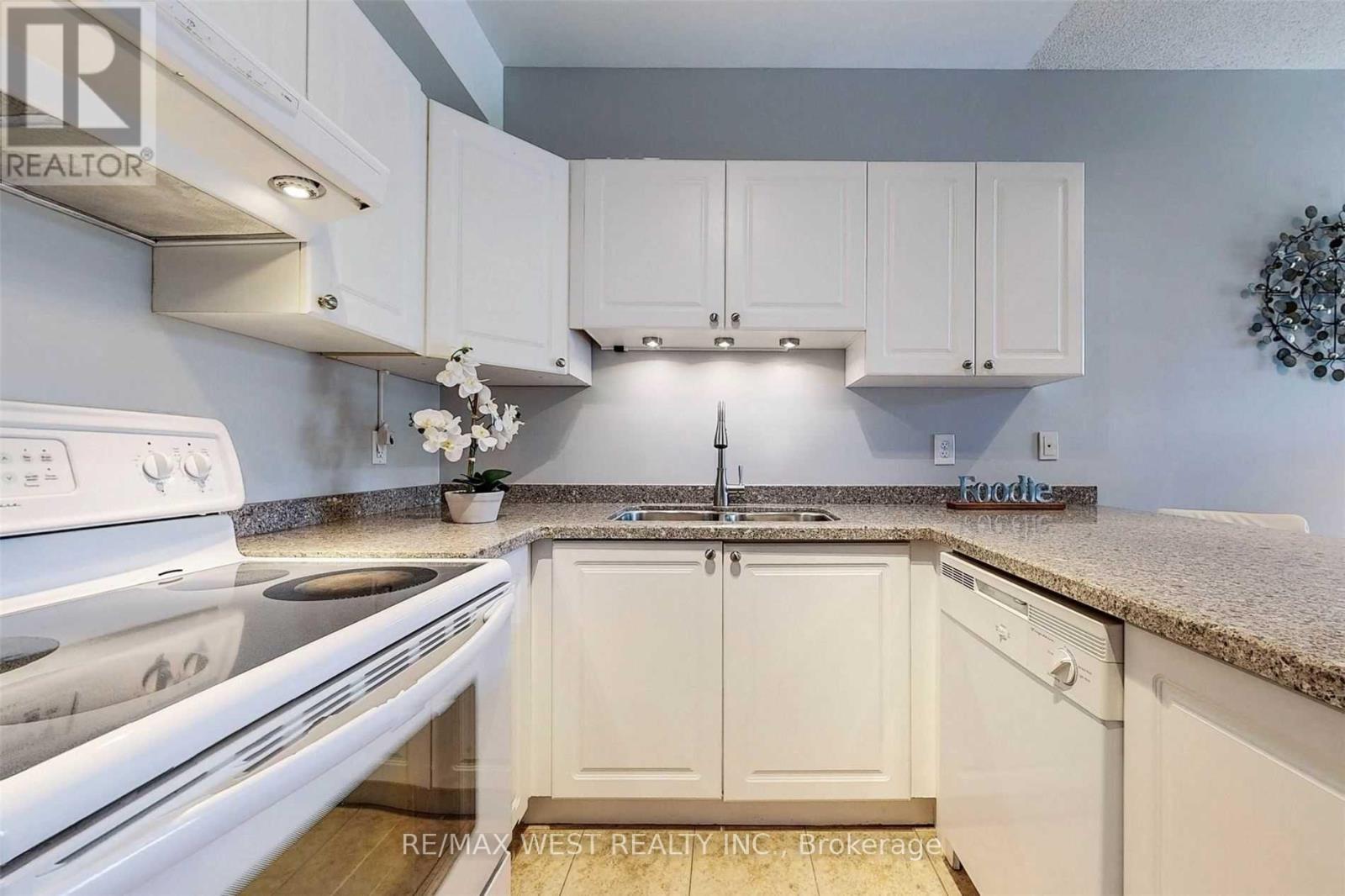 10 - 36 Gibson Avenue, Toronto, Ontario  M9N 0A5 - Photo 10 - W12850974