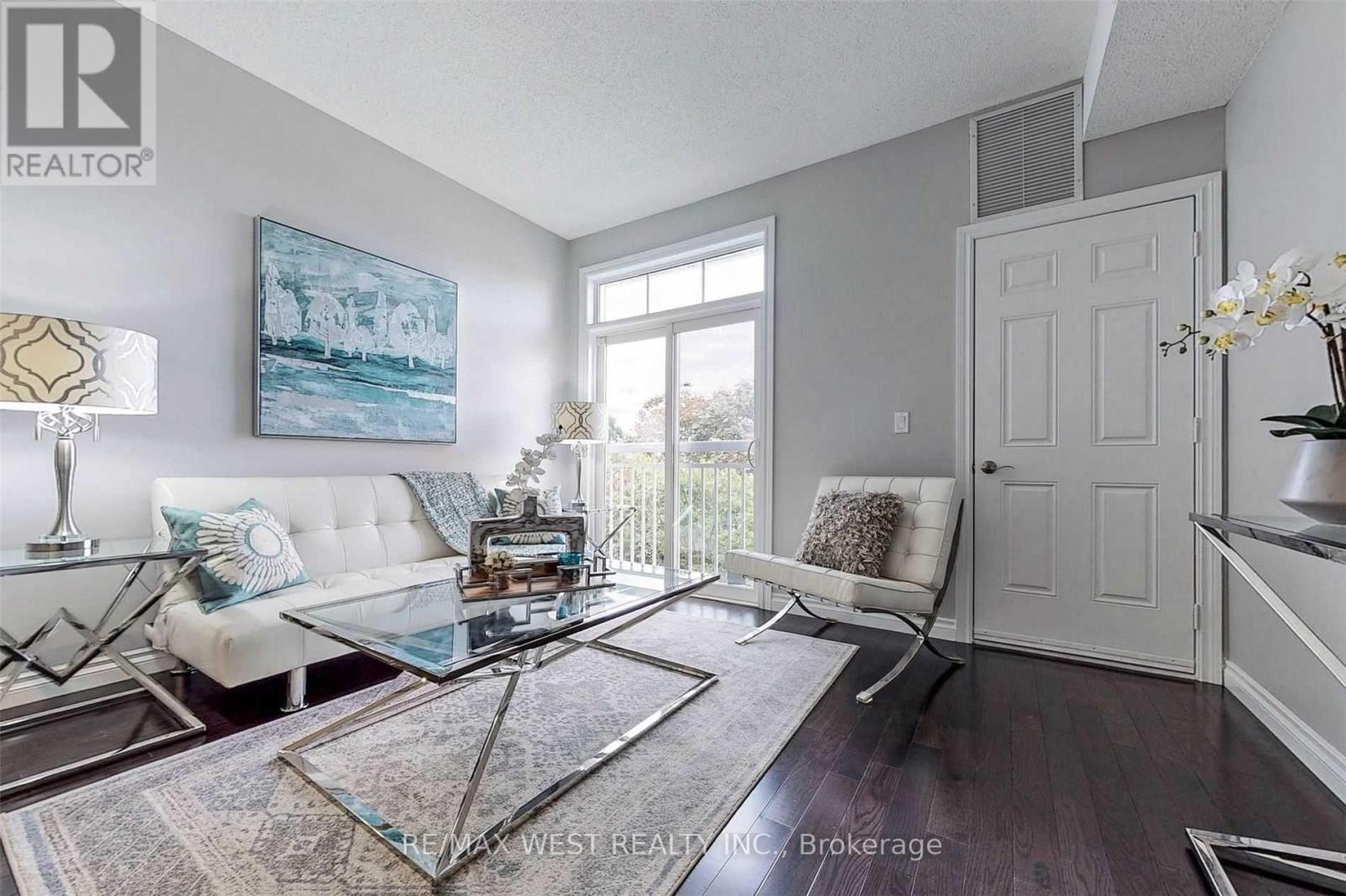 10 - 36 Gibson Avenue, Toronto, Ontario  M9N 0A5 - Photo 4 - W12850974