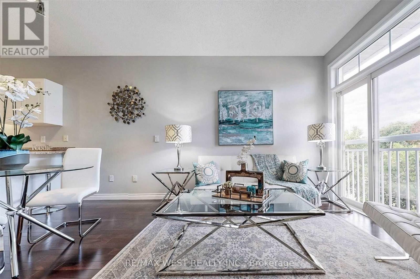 10 - 36 Gibson Avenue, Toronto, Ontario  M9N 0A5 - Photo 5 - W12850974