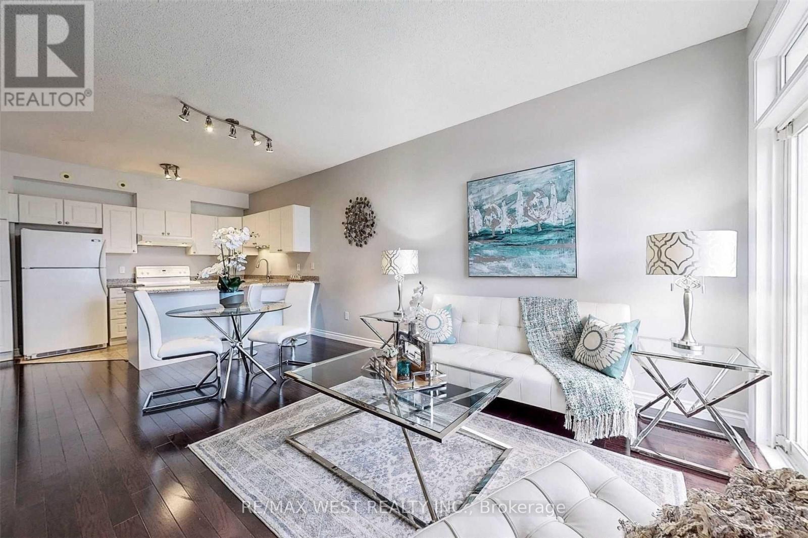 10 - 36 Gibson Avenue, Toronto, Ontario  M9N 0A5 - Photo 6 - W12850974