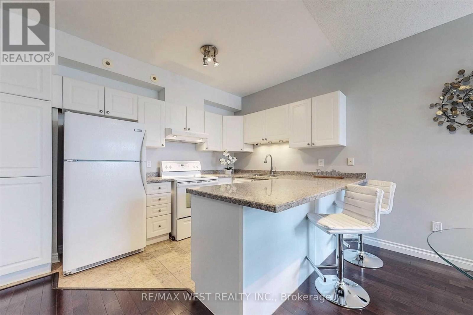 10 - 36 Gibson Avenue, Toronto, Ontario  M9N 0A5 - Photo 8 - W12850974