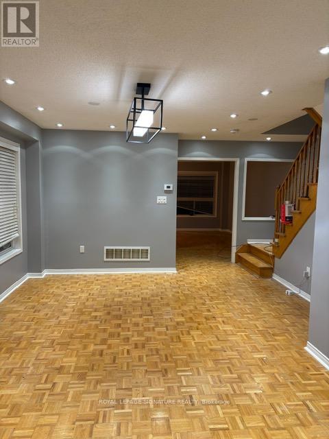 3816 Foxborough Trail, Mississauga, Ontario  L5N 7W4 - Photo 4 - W12851012