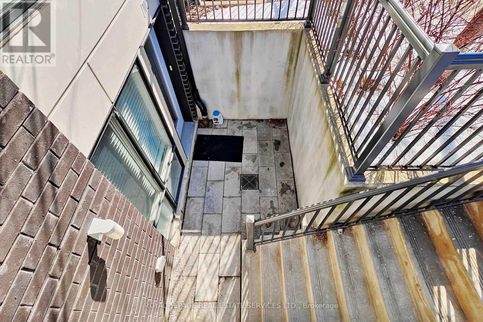 102 - 32 Fieldway Road, Toronto (Islington-City Centre West), Ontario  M8Z 0E3 - Photo 4 - W12851034