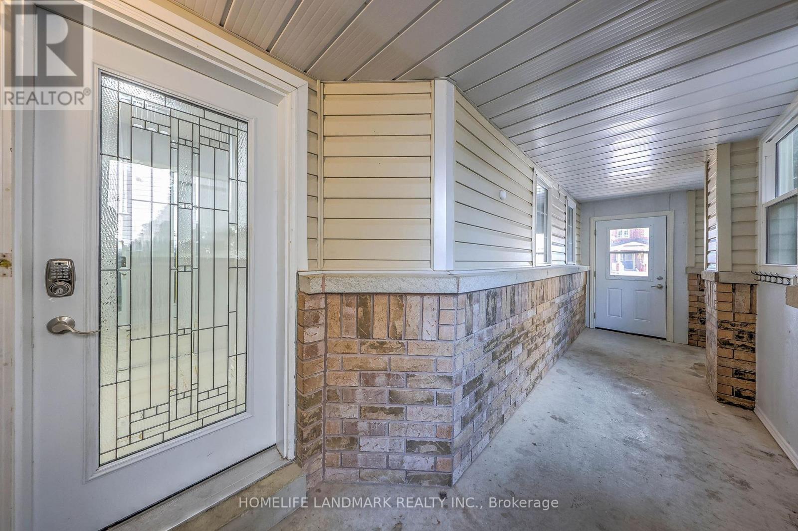 38 Sloan Drive, Milton, Ontario  L9T 5P7 - Photo 5 - W12851052