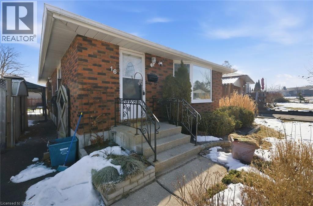 16 Somerset Road, Brantford, Ontario  N3R 5A5 - Photo 5 - 40809659