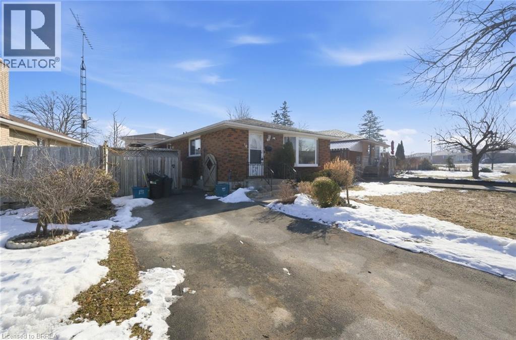 16 Somerset Road, Brantford, Ontario  N3R 5A5 - Photo 4 - 40809659