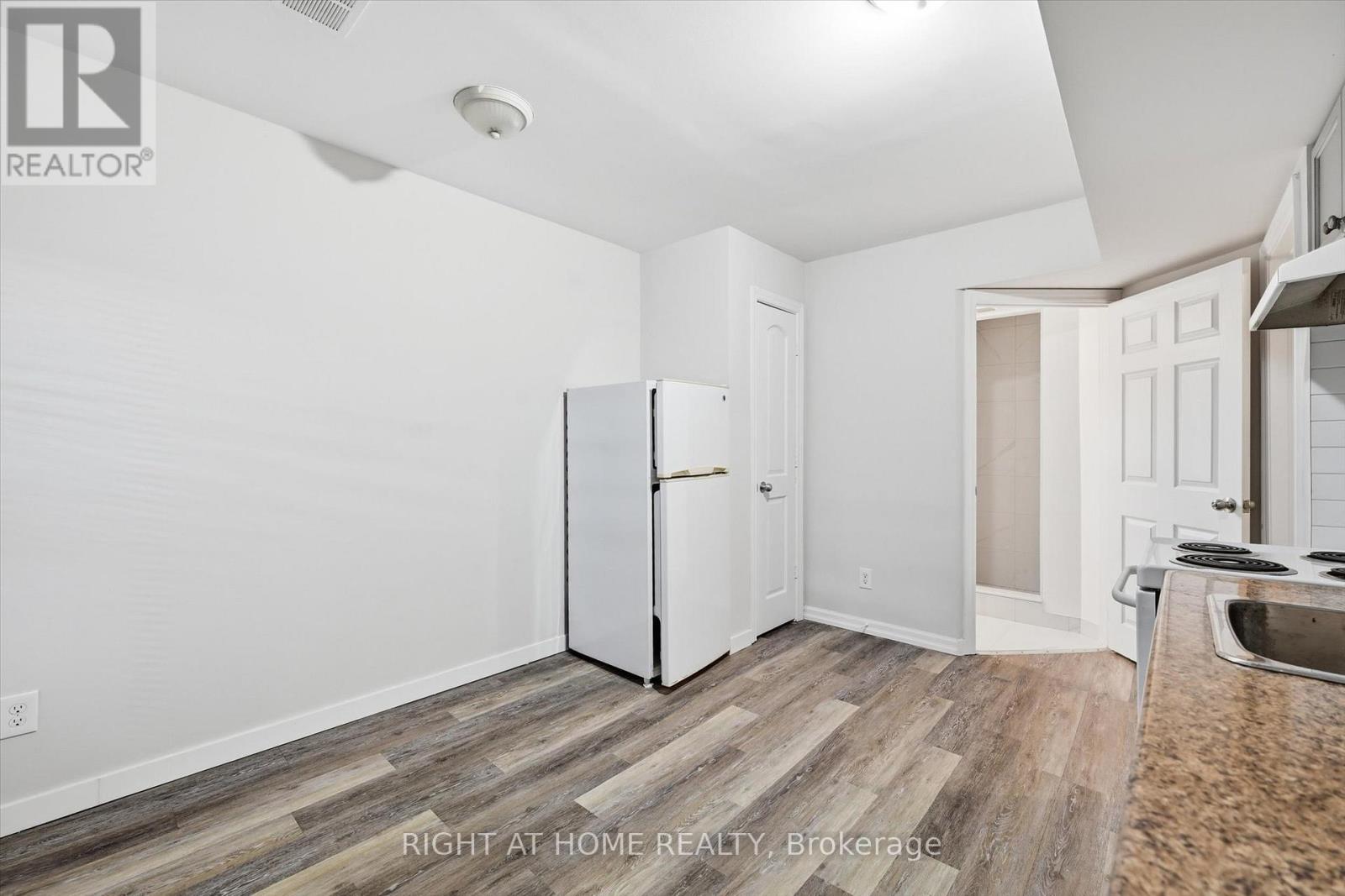 1 - 13 Westinghouse Avenue, Hamilton (Gibson), Ontario  L8L 6E4 - Photo 5 - X12850968