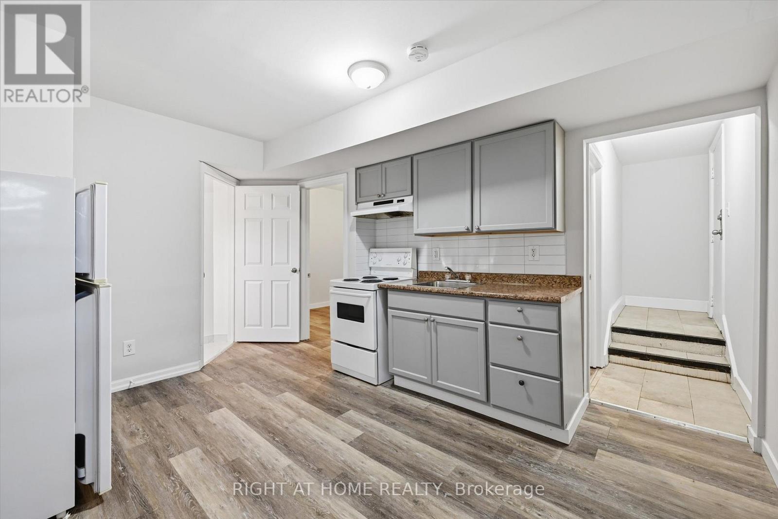 1 - 13 Westinghouse Avenue, Hamilton (Gibson), Ontario  L8L 6E4 - Photo 6 - X12850968