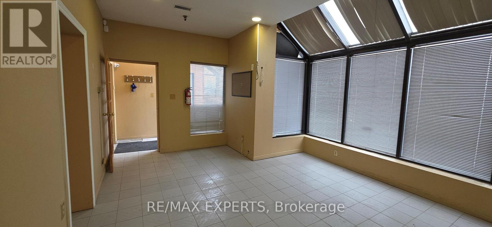 19 - 400 Creditstone Road, Vaughan (Concord), Ontario  L4K 3Z3 - Photo 5 - N12613964