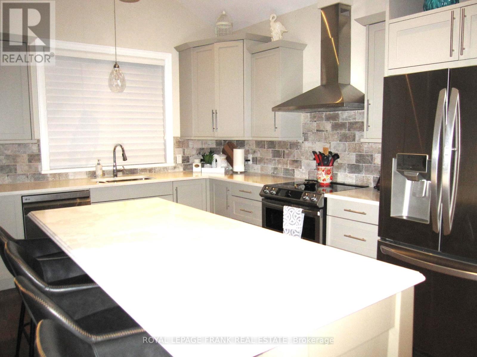 864 Burnham Street, Cobourg, Ontario  K9A 2X7 - Photo 7 - X12851216