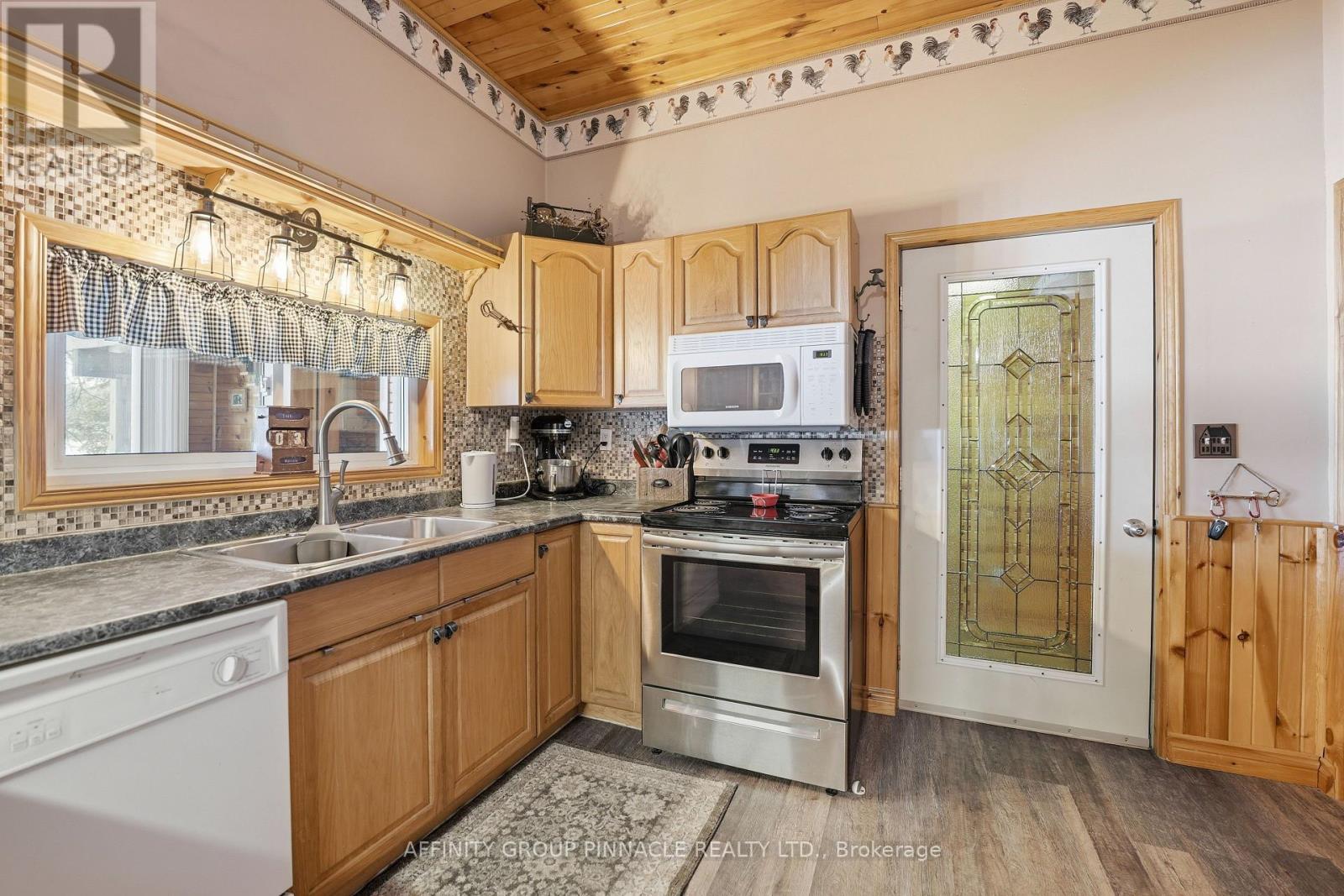 1150 Moore Lake Estates Road, Minden Hills (Lutterworth), Ontario  K0M 2L1 - Photo 8 - X12851316