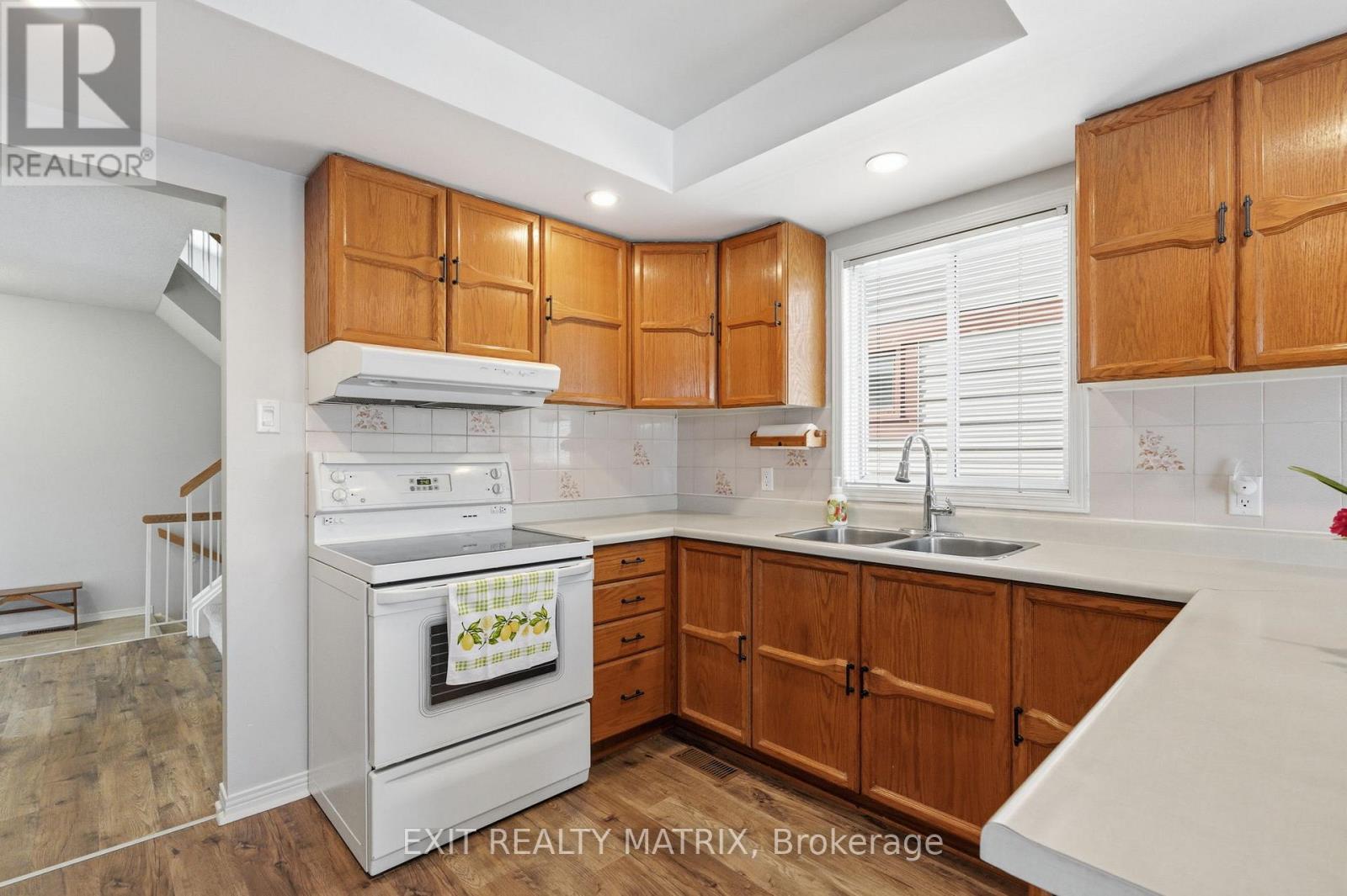 57 Rosegarden Crescent, Ottawa, Ontario  K1T 3A9 - Photo 12 - X12851232